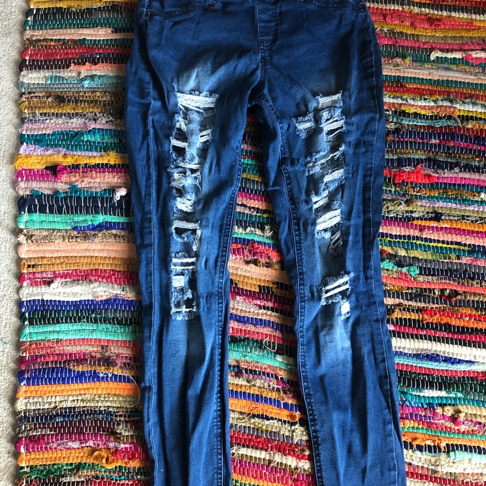 Distressed denim 👖
